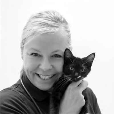 Web Manuela 2 400x400 1 1 - Balmain Village Vet